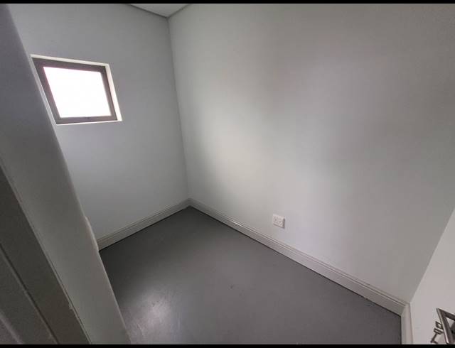 302M² WAREHOUSE TO LET IN STIKLAND INDUSTRIAL